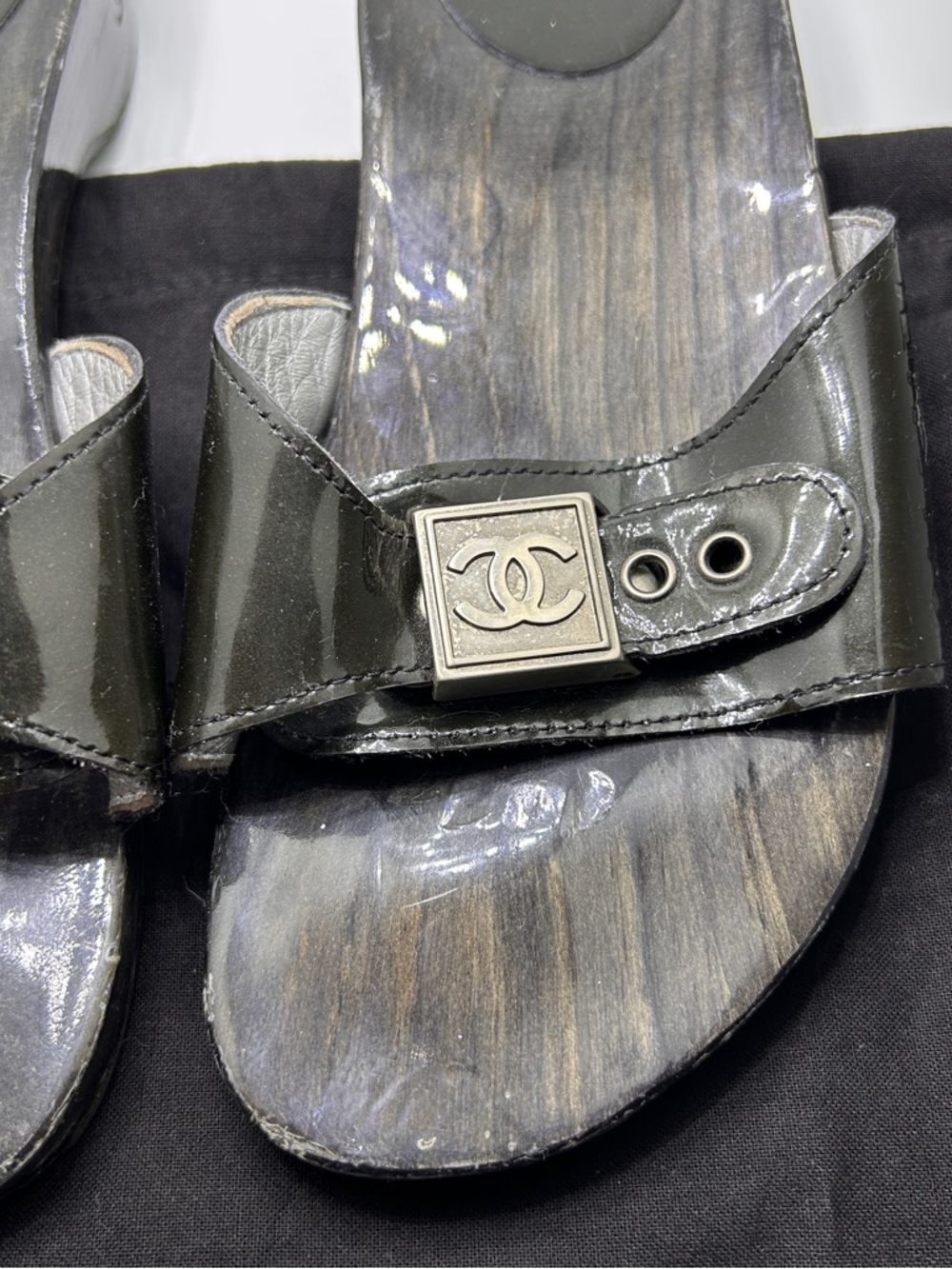 Chanel Wooden Platform Slide Sandals CC Logo Patent Leather Black Size 35 VTG - Picture 4 of 14